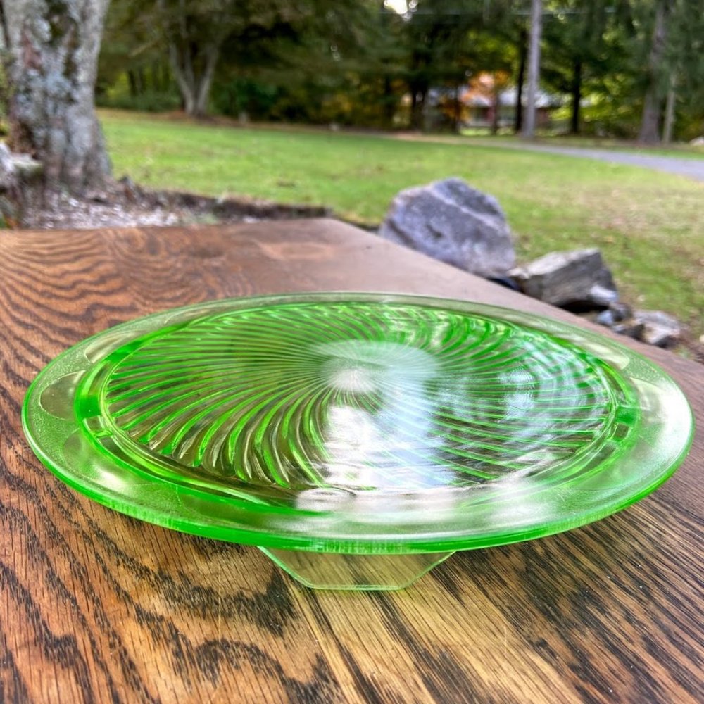 Vintage Vaseline Uranium Glass Swirl Cake Plate